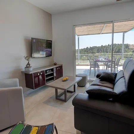 Luxury With Private Swimming Pool Vila
