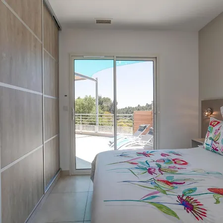 Luxury With Private Pool In * Cesseras