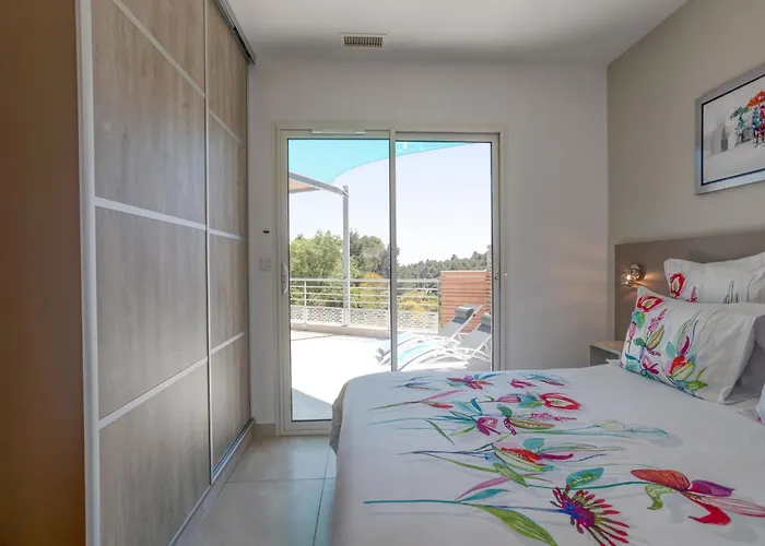 Luxury With Private Pool In * Cesseras